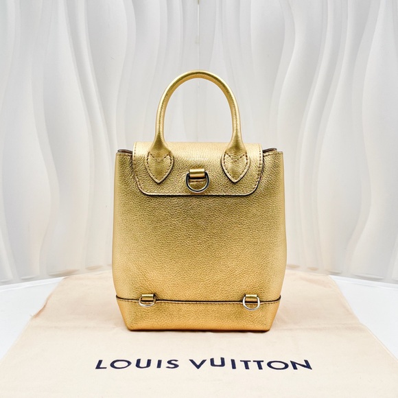 LOUIS VUITTON Lockme Backpack Nano Gold Metallic Calfskin - Picture 5 of 14
